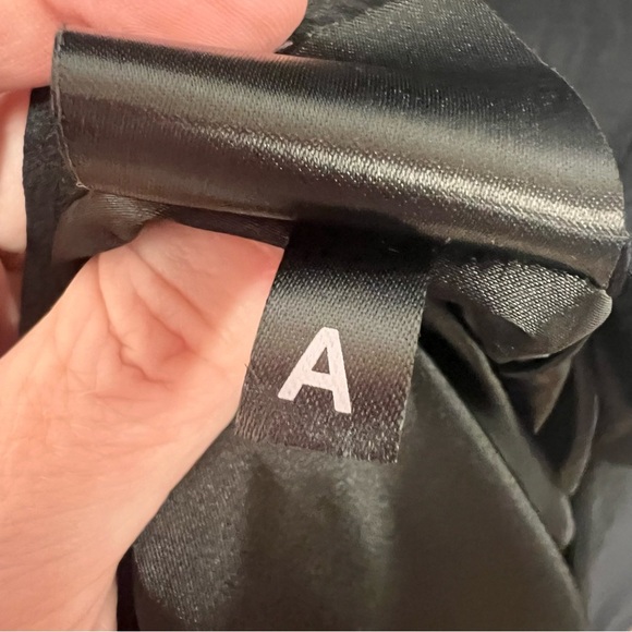 Tahari cap sleeve textured black dress with back slit size 14 - Picture 12 of 16